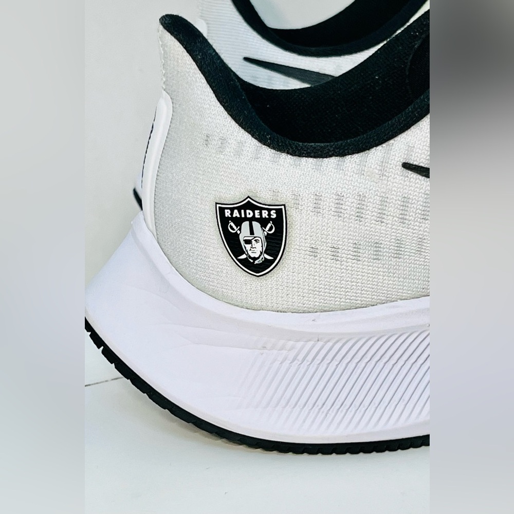 Nike - Picture 6 of 7